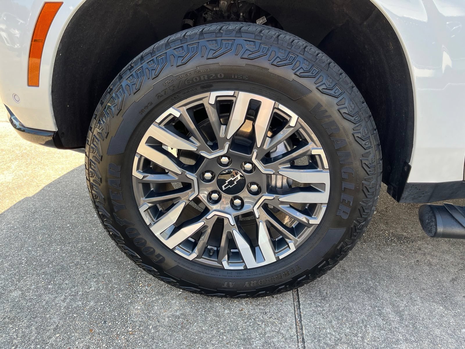 Certified 2025 Chevrolet Suburban Z71 AWD/4WD image 7