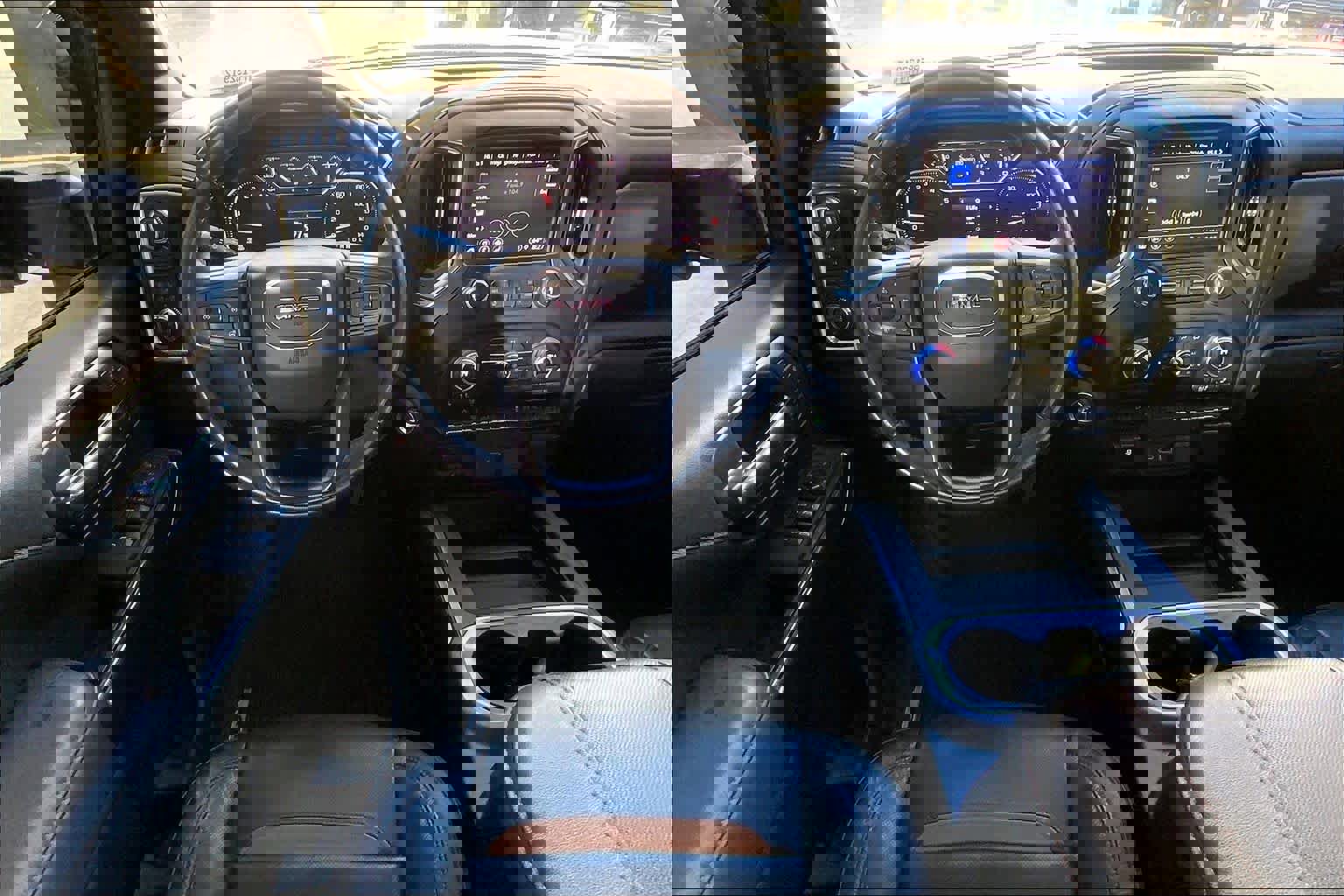 Used 2023 GMC Sierra 2500 AT4 w/ Gooseneck/5TH Wheel Package image 5