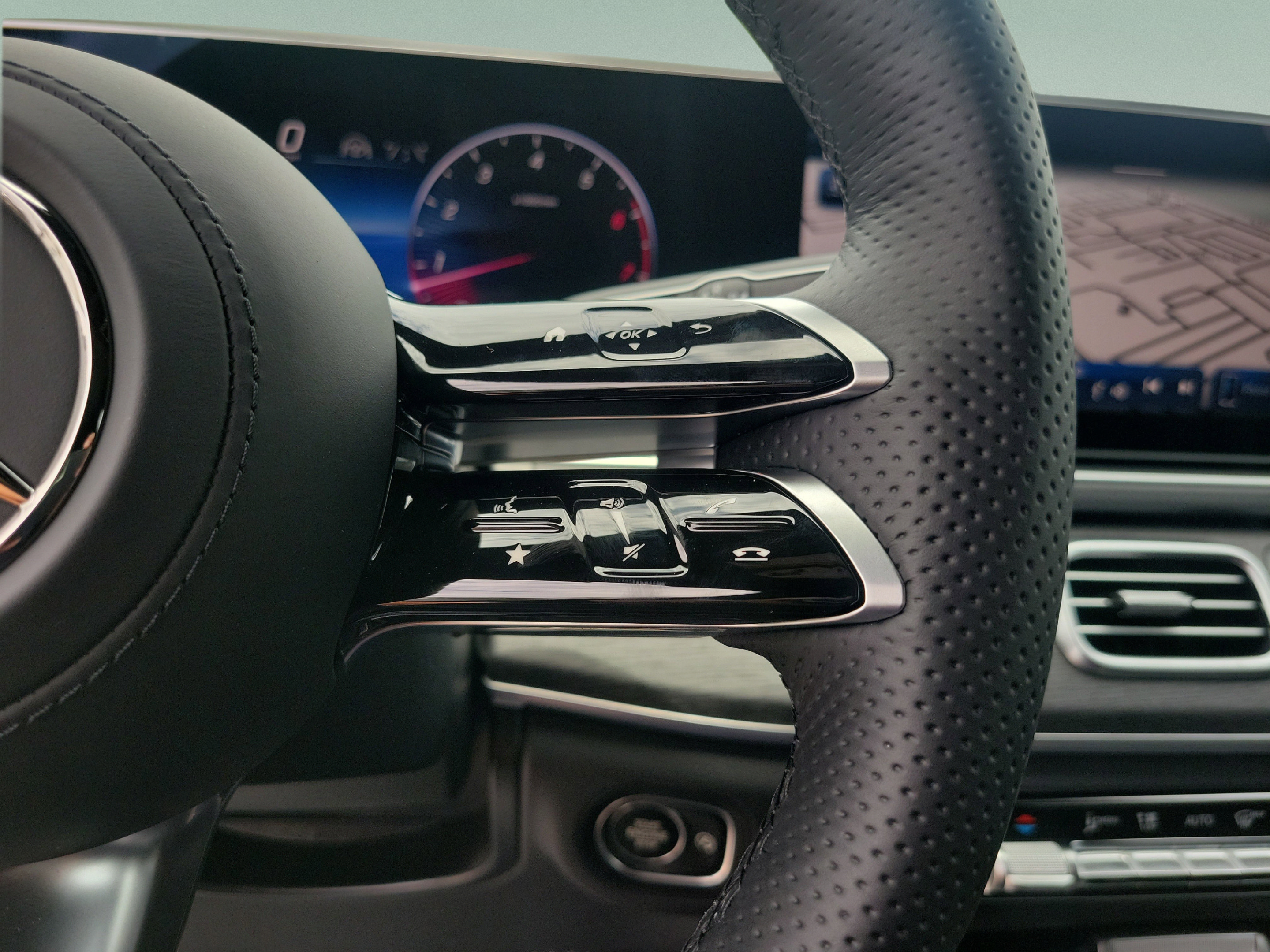 New 2026 Mercedes-Benz GLS 450 4MATIC image 23