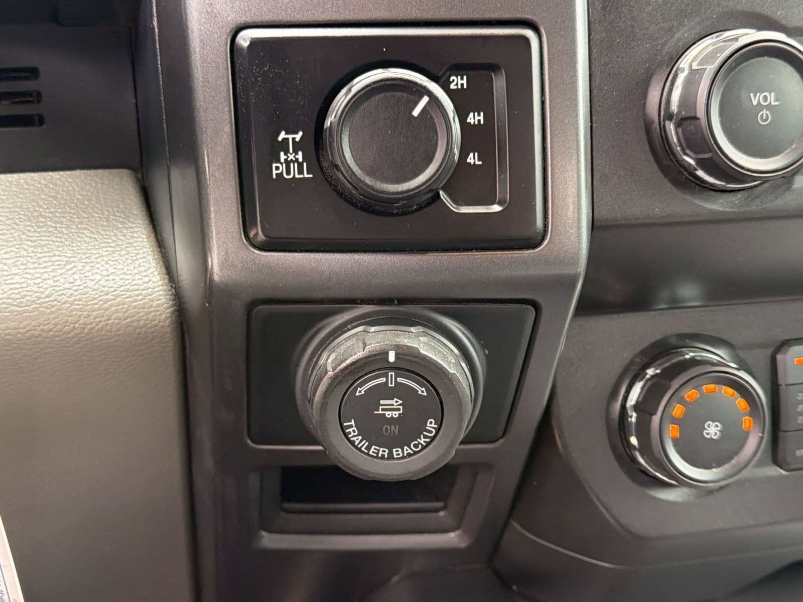 Used 2019 Ford F150 XLT w/ Equipment Group 302A Luxury AWD/4WD image 26