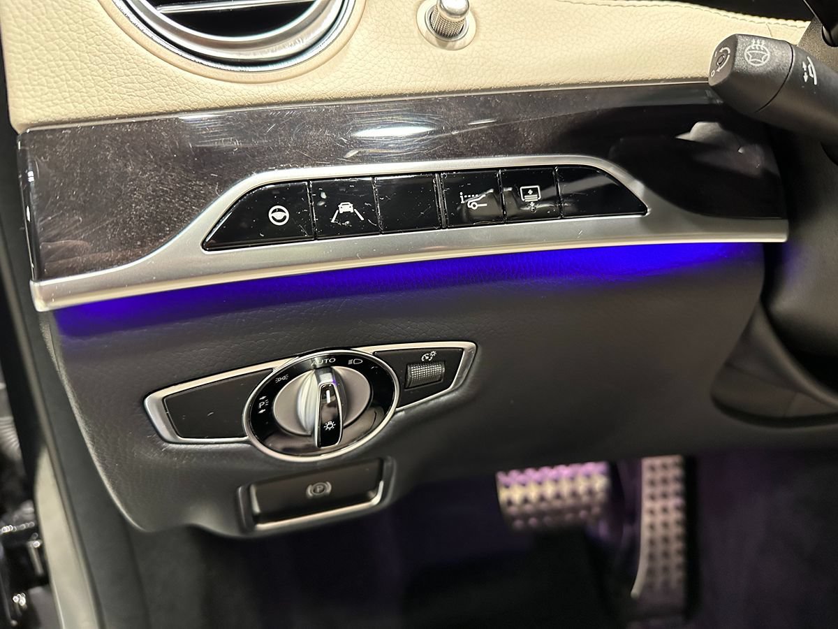 Used 2020 Mercedes-Benz S 560 4MATIC Sedan image 31