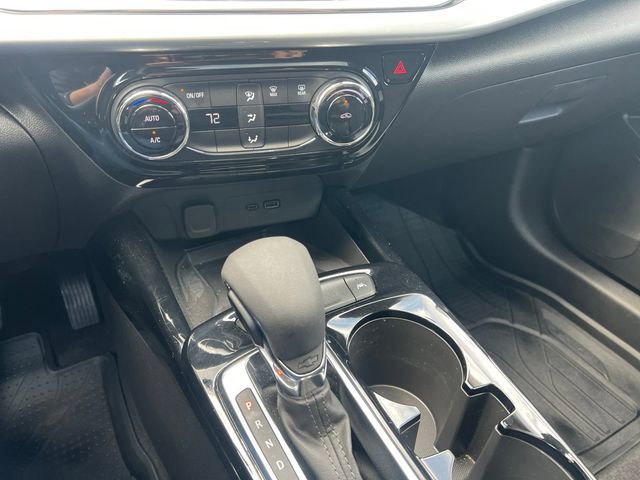 Used 2025 Chevrolet Trax LT w/ Sunroof Package FWD image 15