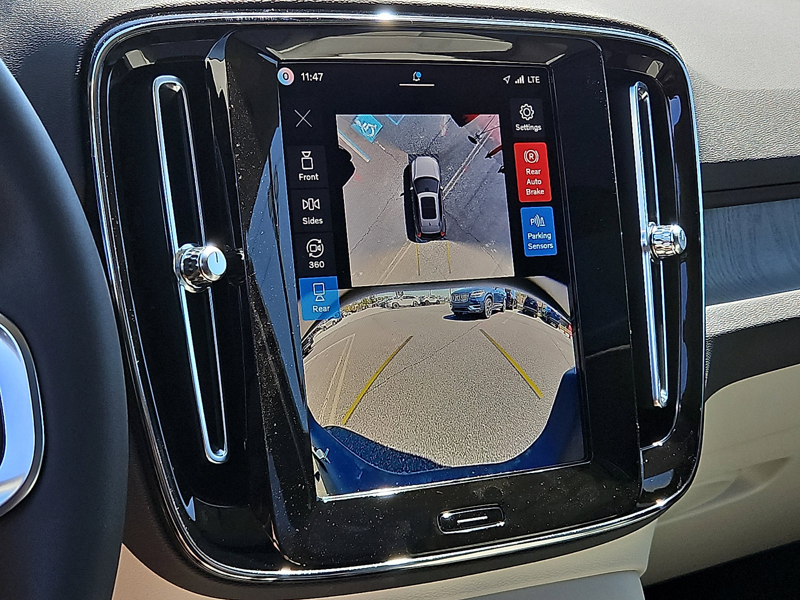 New 2026 Volvo XC40 B5 Plus w/ Protection Package Premier AWD/4WD image 17