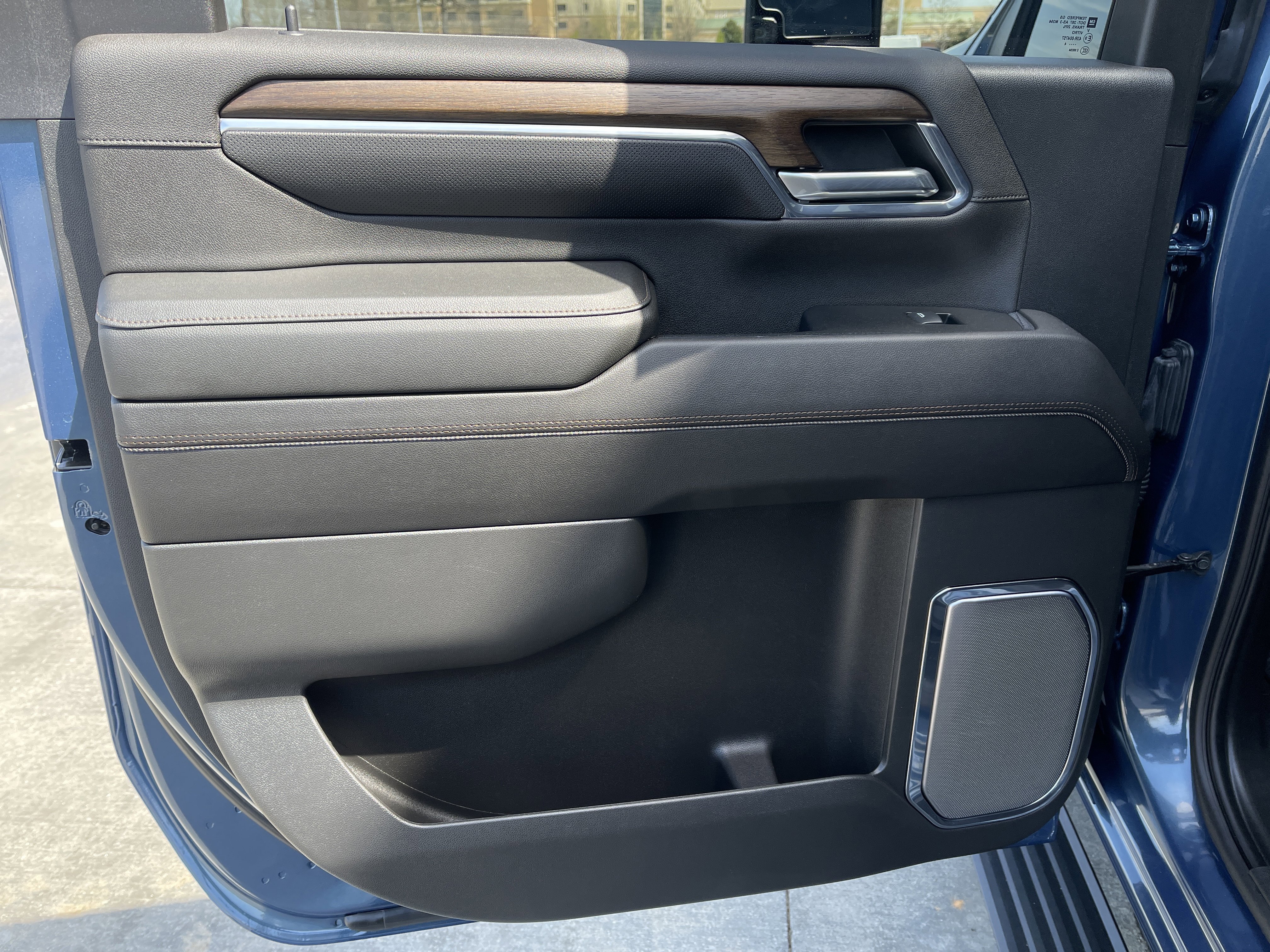 Used 2024 Chevrolet Silverado 2500 High Country w/ High Country Premium Package AWD/4WD image 27