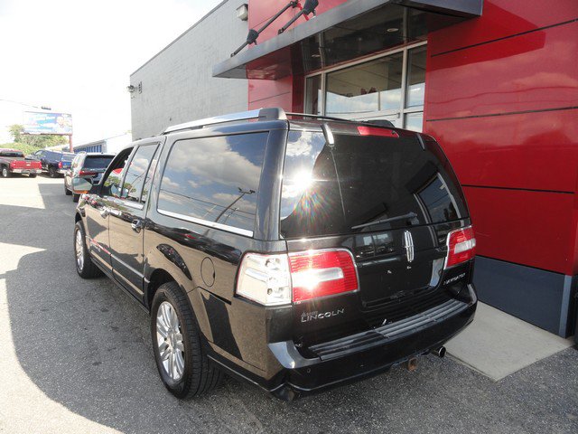 Used 2014 Lincoln Navigator L 4WD w/ Monochrome Appearance Package image 6
