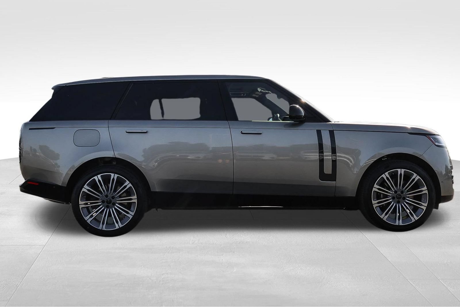 New 2026 Land Rover Range Rover Long Wheelbase SE AWD/4WD image 4