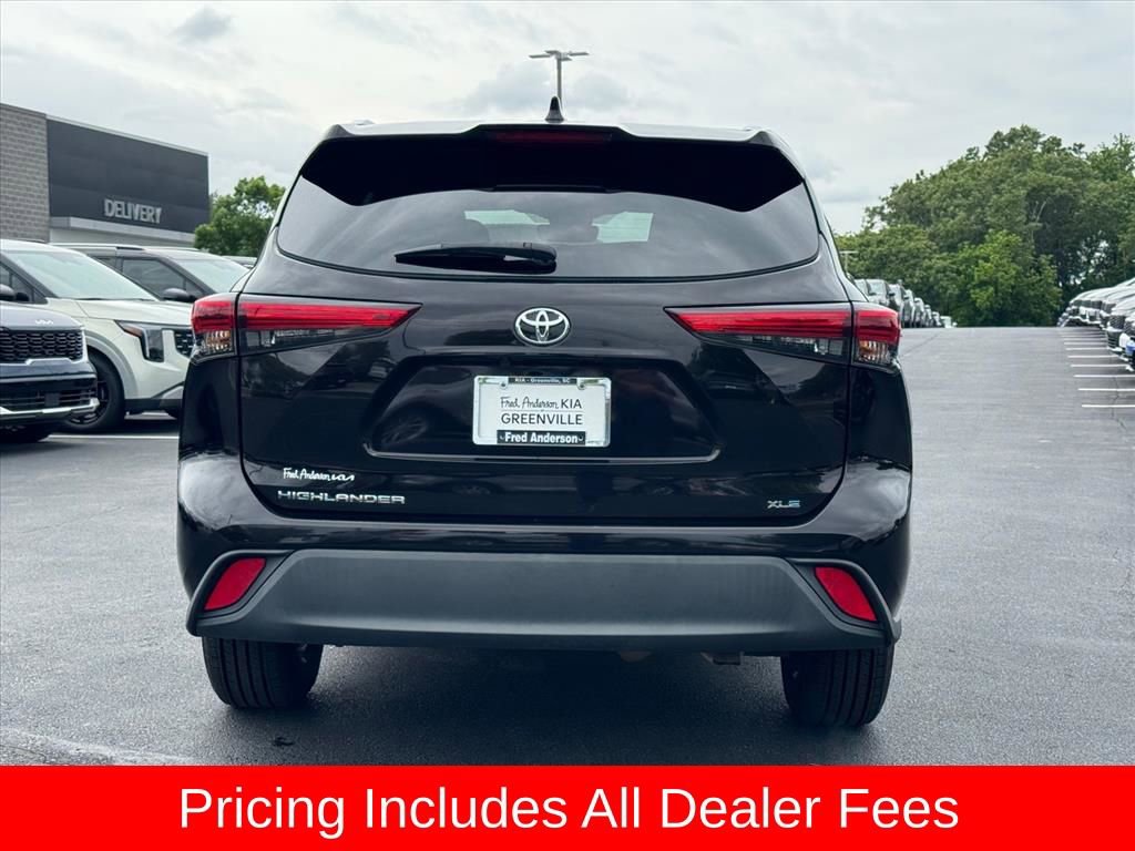 Used 2020 Toyota Highlander XLE FWD image 4