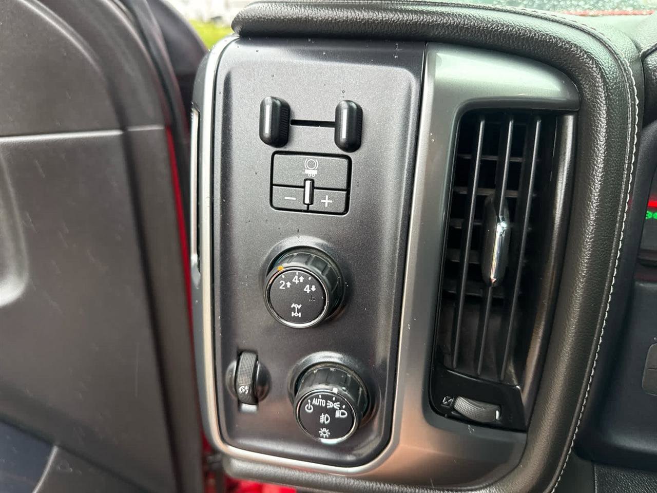 Used 2016 Chevrolet Silverado 2500 LTZ w/ Duramax Plus Package AWD/4WD image 19