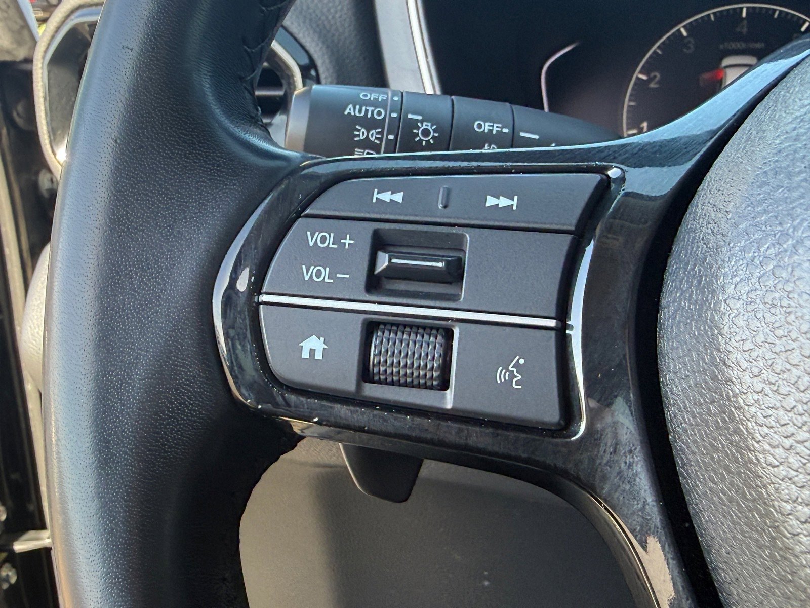 Used 2025 Honda Pilot Touring image 15