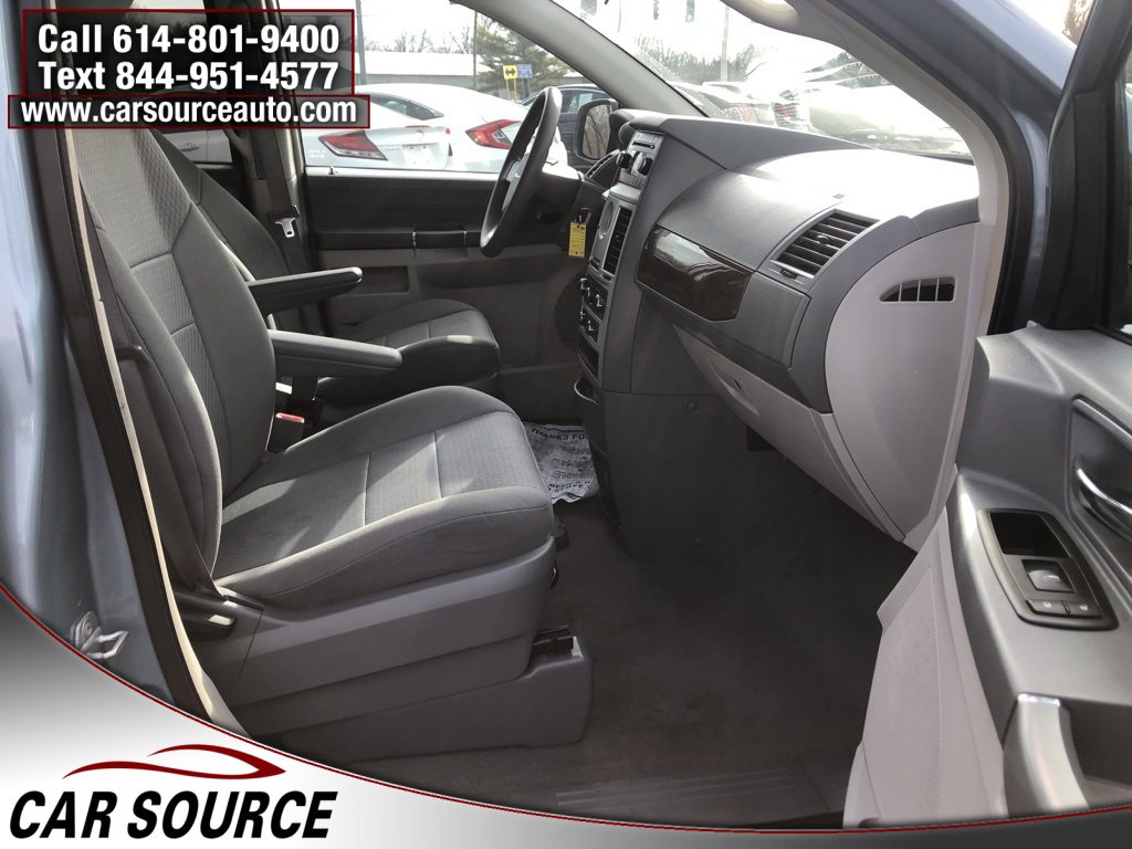 Used 2009 Chrysler Town & Country LX image 15