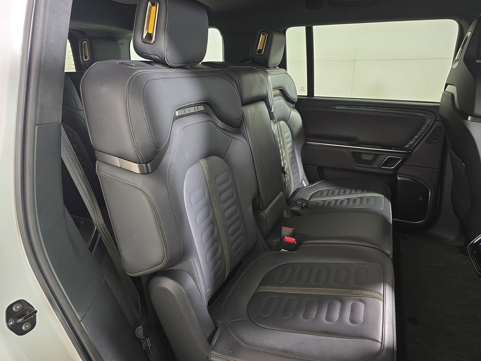 Used 2024 Rivian R1S Adventure AWD/4WD image 23