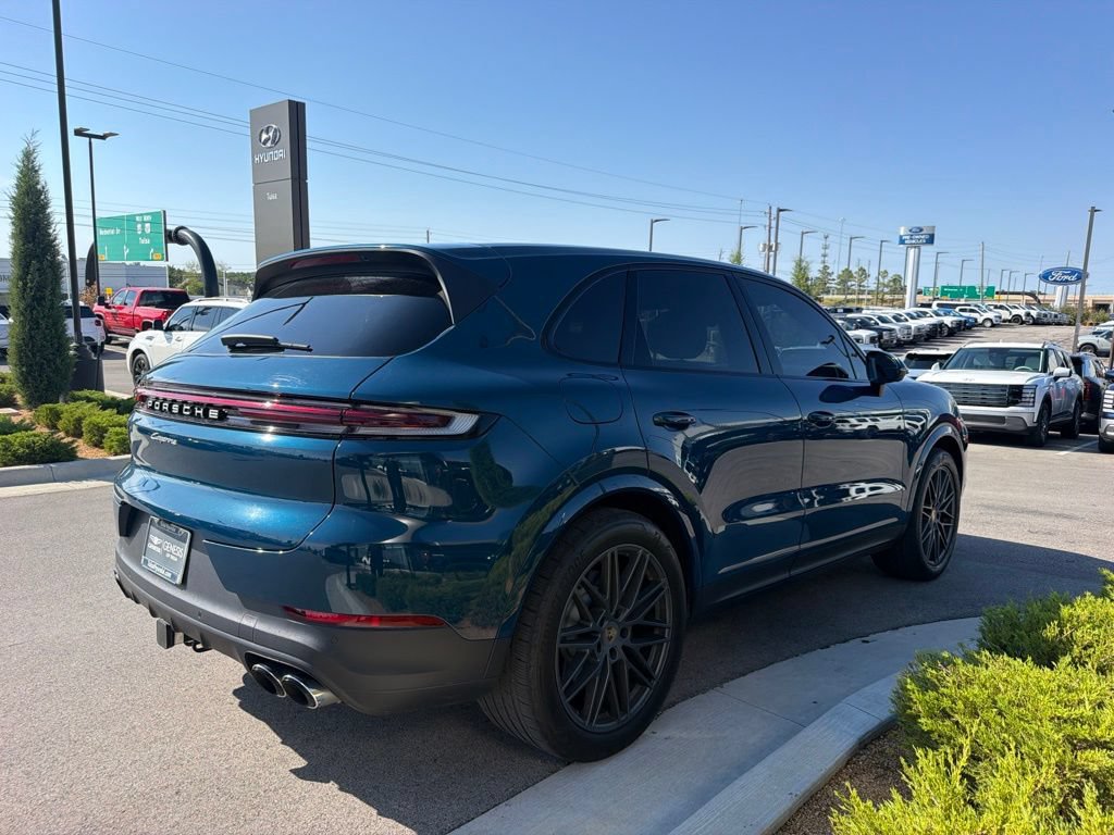Used 2024 Porsche Cayenne AWD/4WD image 4