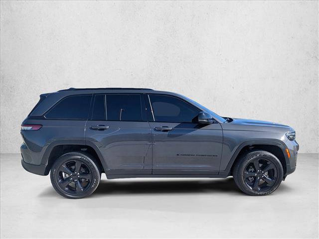 Certified 2025 Jeep Grand Cherokee Altitude image 4