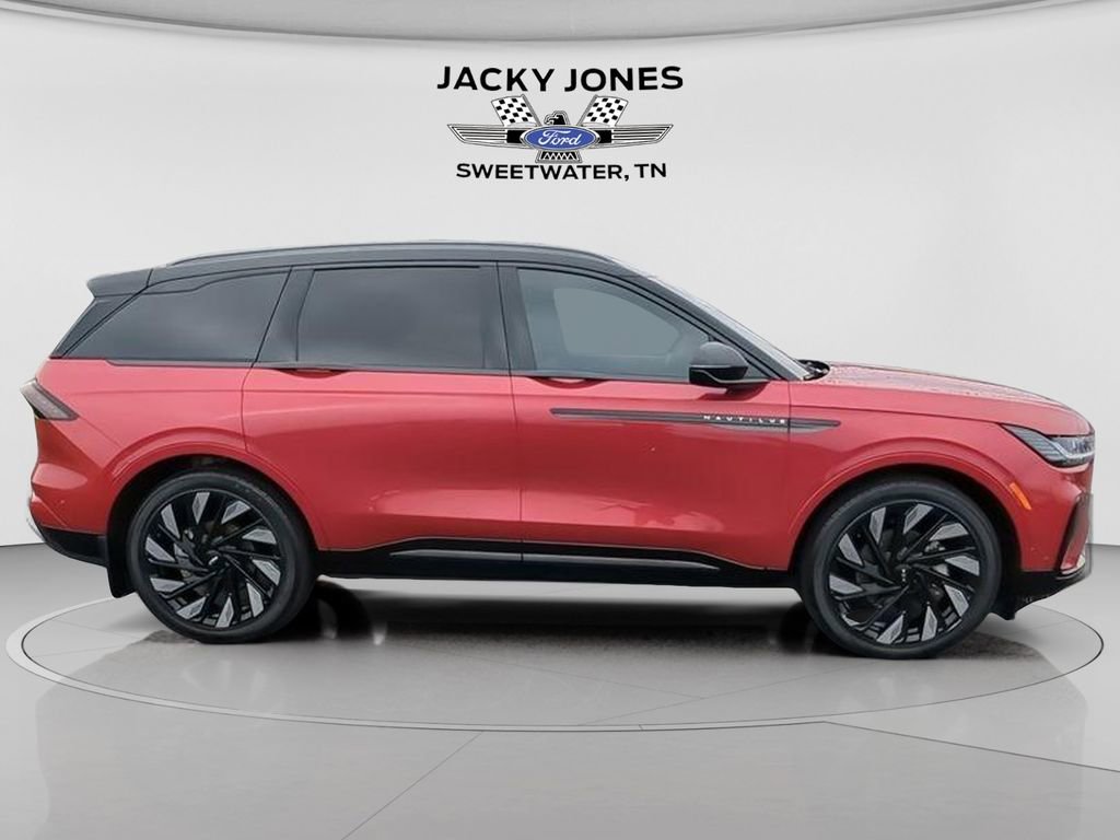 Used 2024 Lincoln Nautilus Reserve w/ Equipment Group 203A image 9