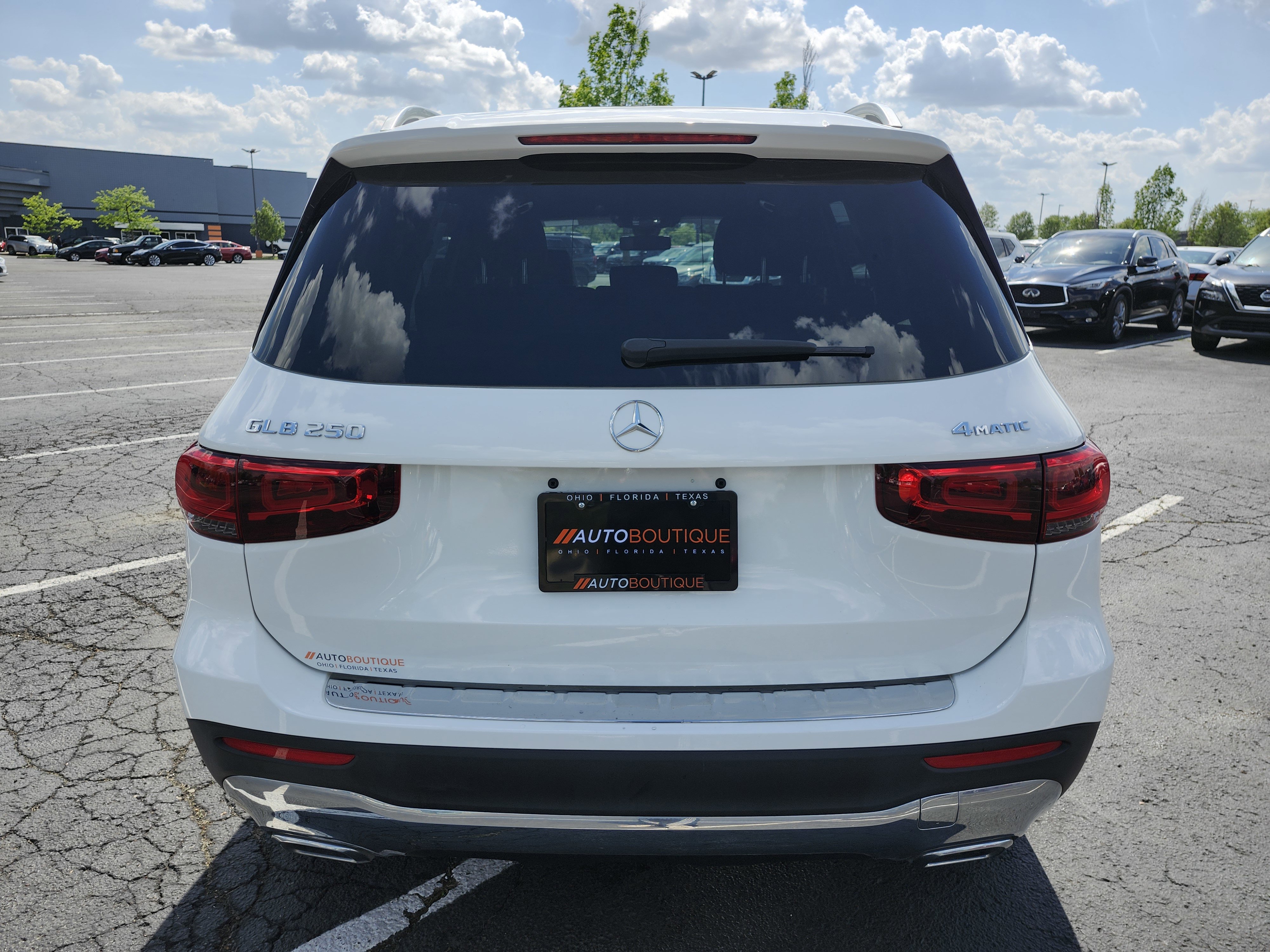 Used 2020 Mercedes-Benz GLB 250 4MATIC w/ Premium Package image 15