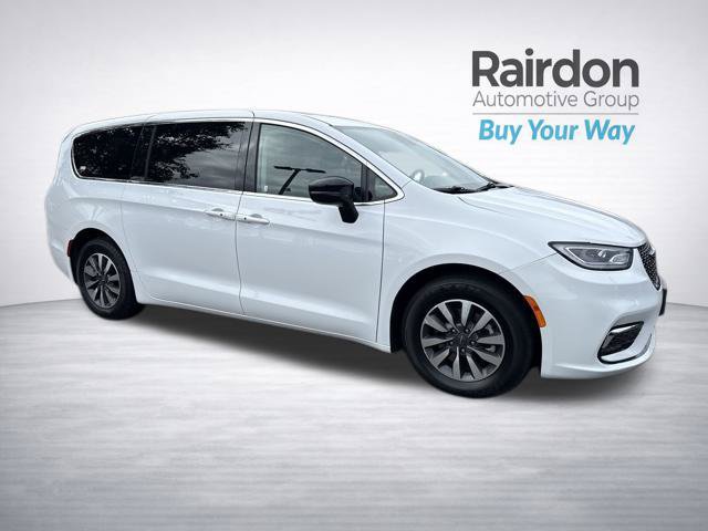 Used 2024 Chrysler Pacifica Limited