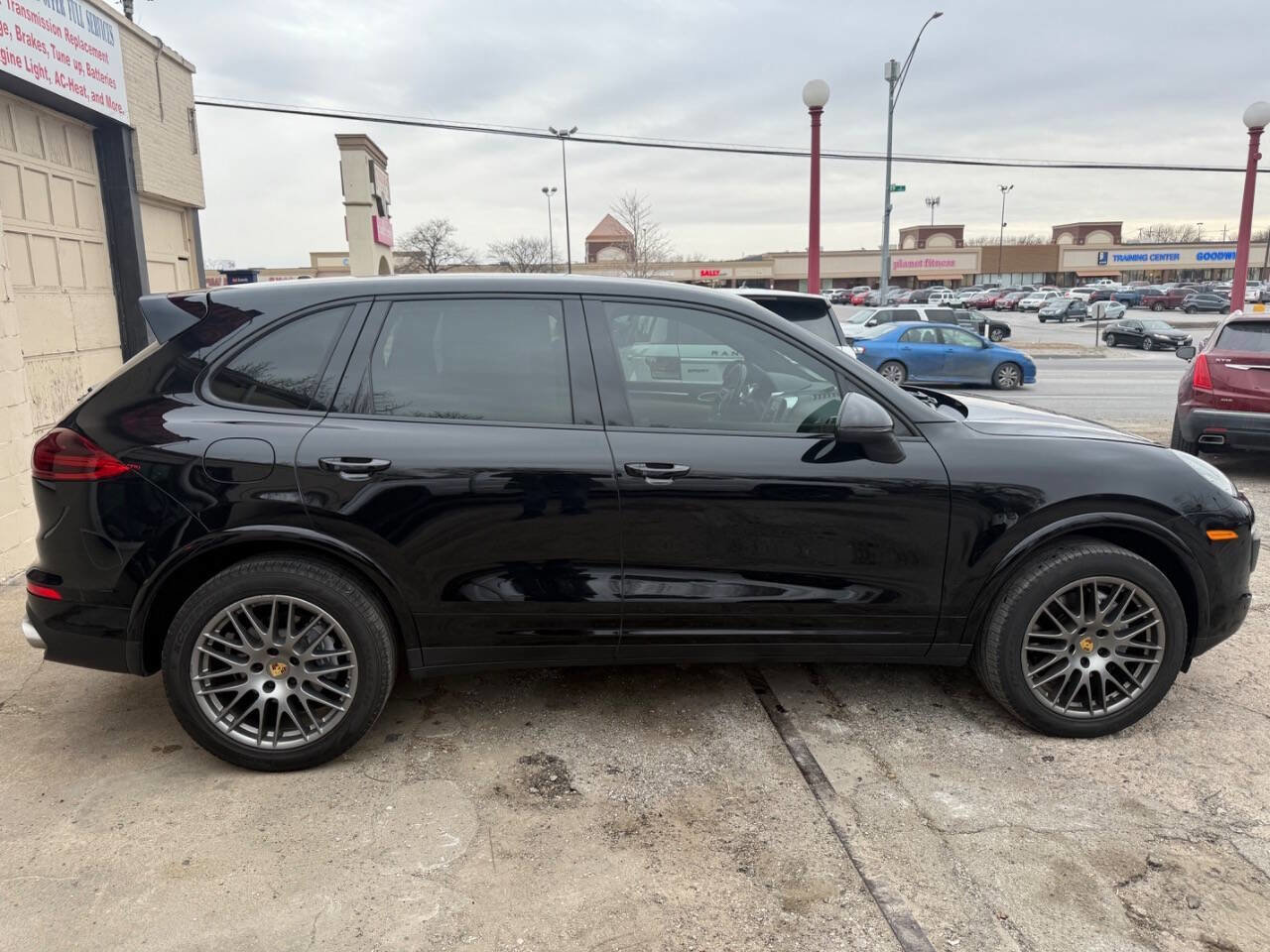 Used 2018 Porsche Cayenne Platinum Edition image 5