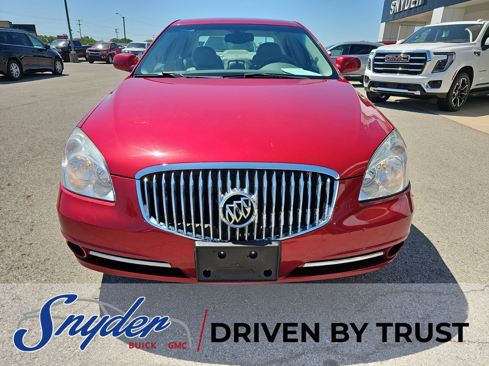 Used 2011 Buick Lucerne CXL FWD image 2