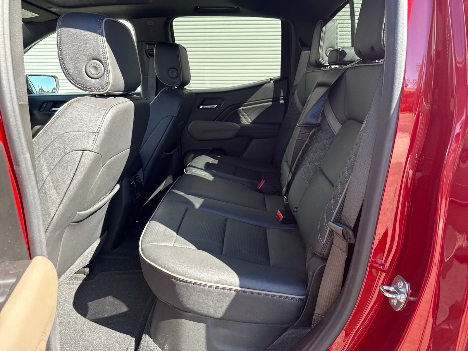 Used 2025 GMC Canyon Denali image 25