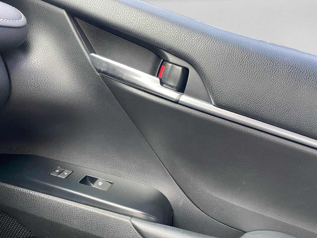 Used 2019 Toyota Camry SE FWD image 21