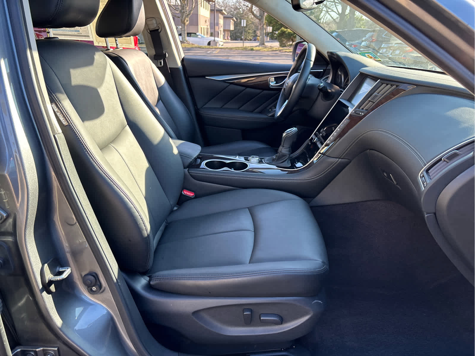 Used 2018 INFINITI Q50 Luxe w/ Essential Package (3.0T Luxe) image 29