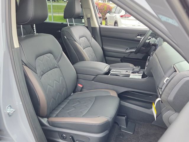 New 2026 Nissan Pathfinder Platinum w/ Cargo Package image 18