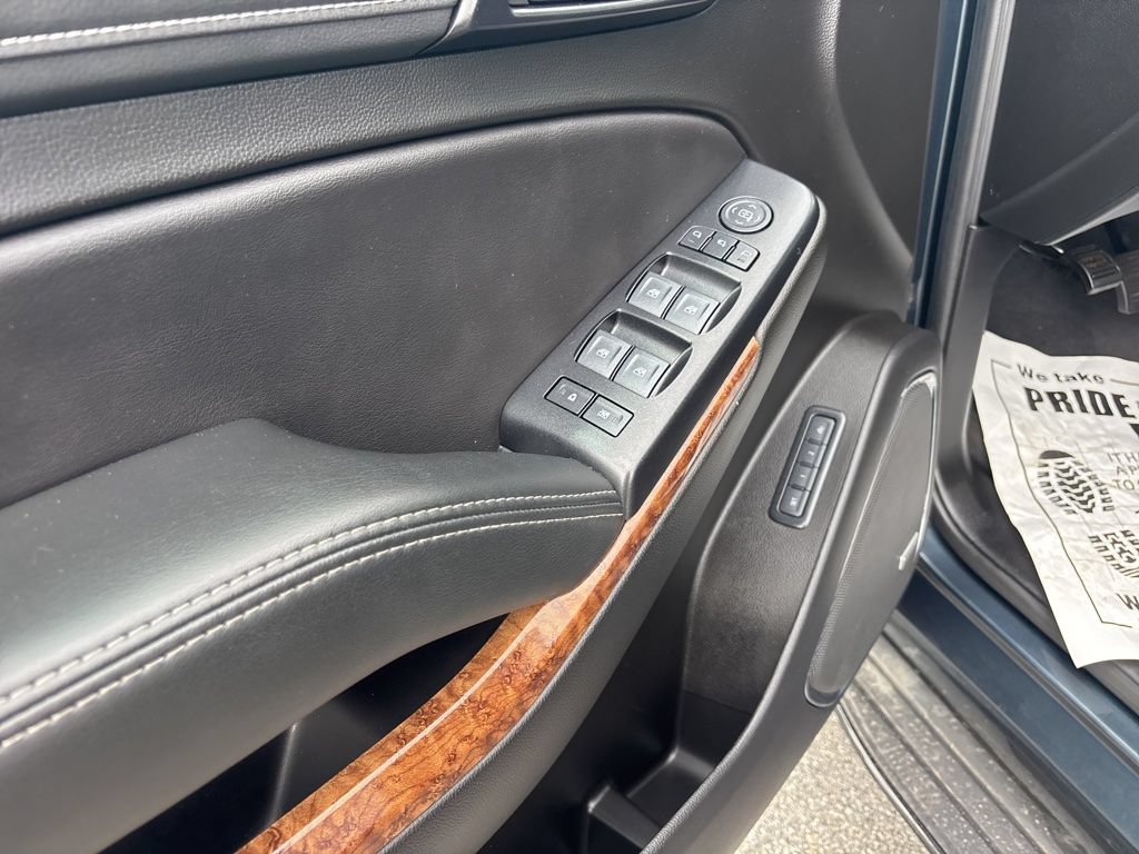 Used 2020 Chevrolet Tahoe Premier w/ RST Edition AWD/4WD image 9