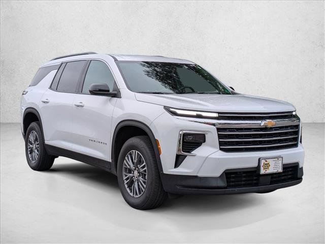 Used 2026 Chevrolet Traverse LT FWD image 3