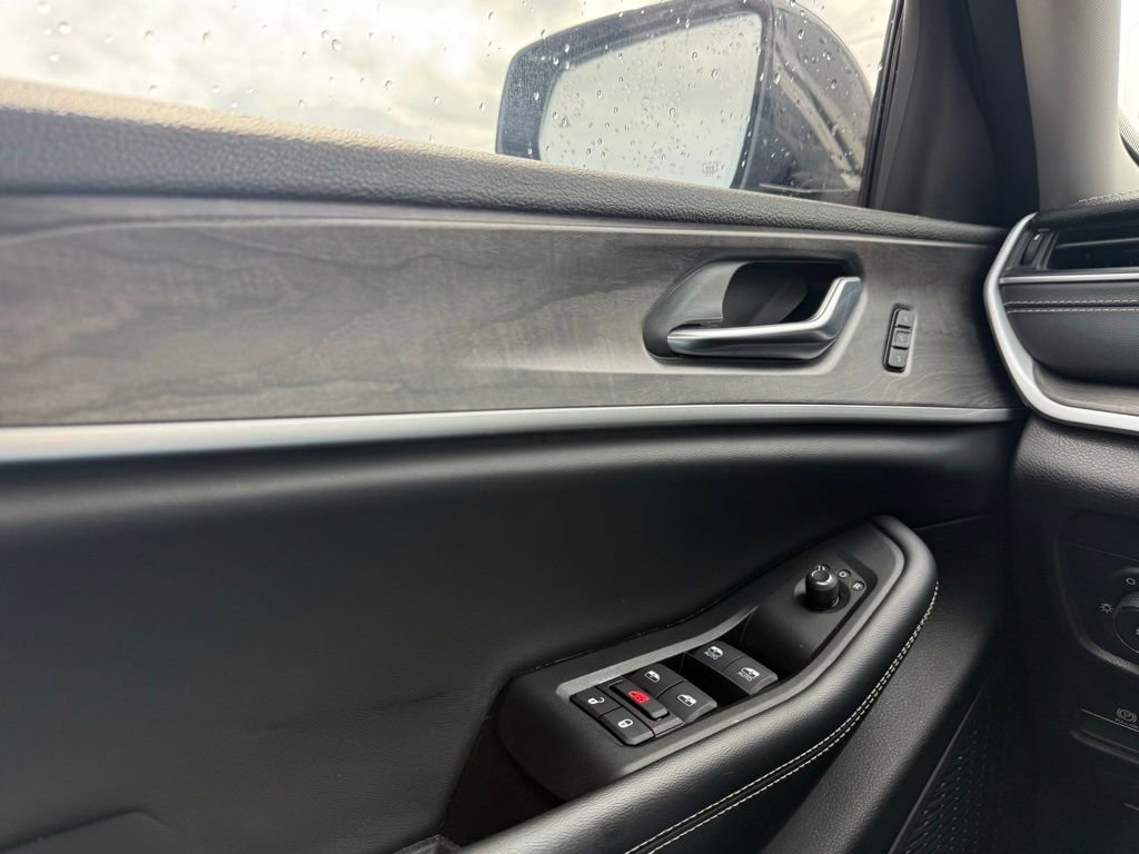 Used 2023 Jeep Grand Cherokee L Limited w/ Luxury Tech Group II AWD/4WD image 11