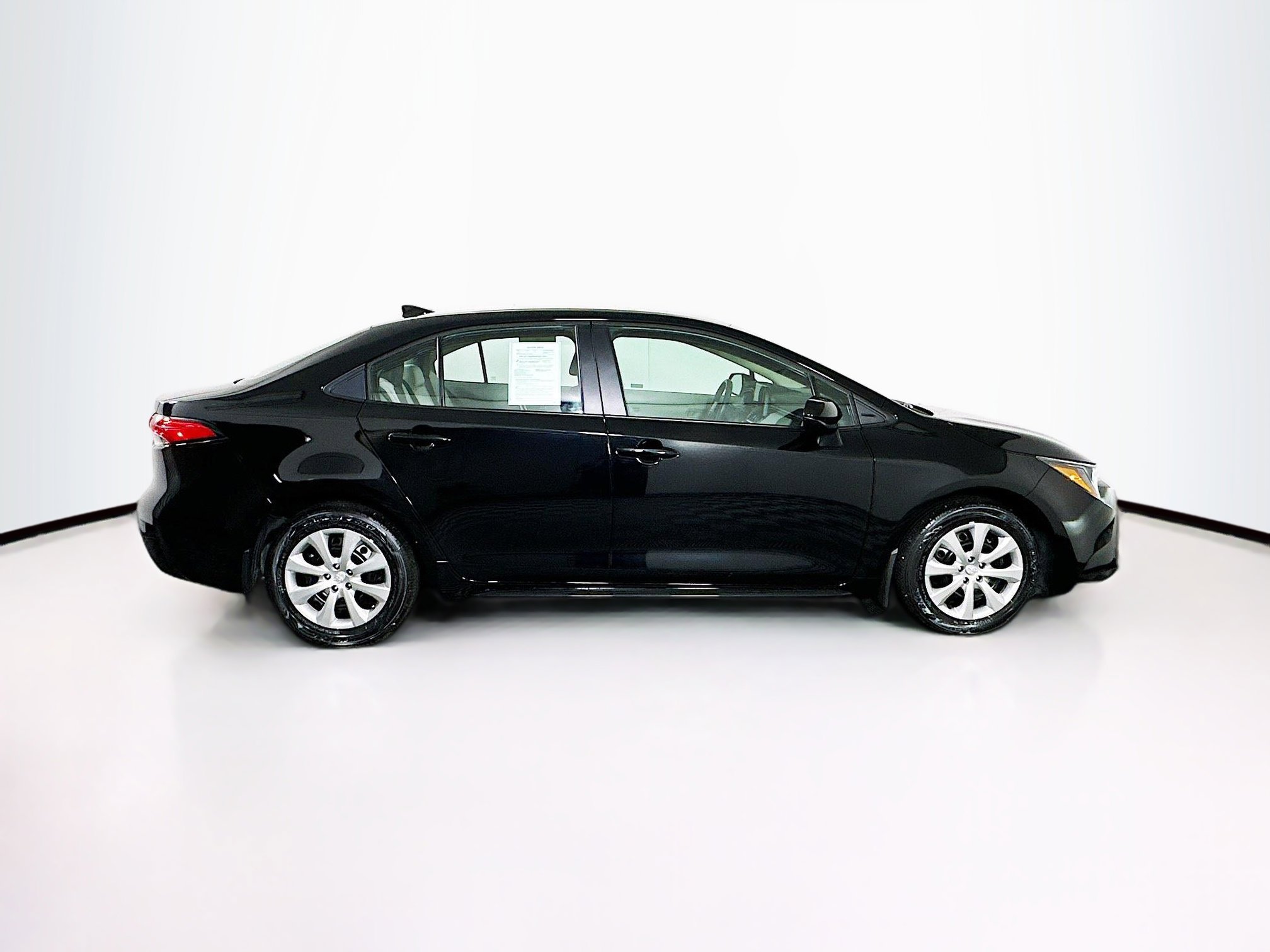 Used 2025 Toyota Corolla LE FWD image 10