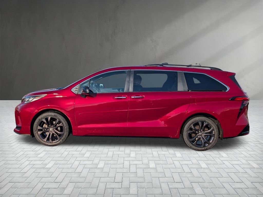 Used 2022 Toyota Sienna XSE image 7