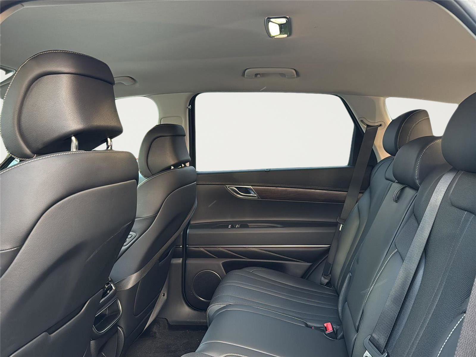 Used 2023 Genesis GV80 2.5T image 30