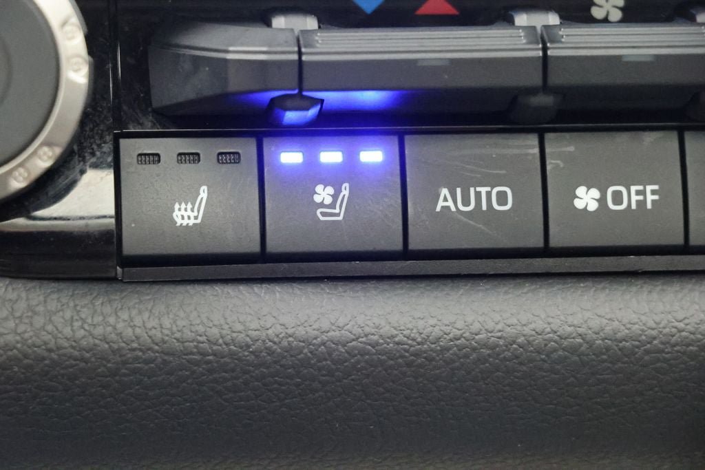 Used 2025 Toyota Sequoia Limited AWD/4WD image 24