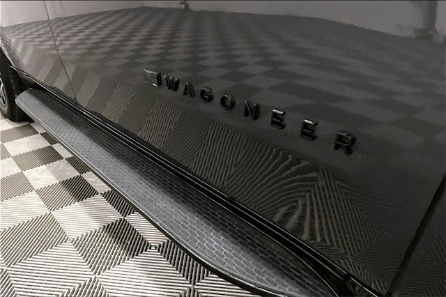 Used 2024 Jeep Wagoneer Series II image 9