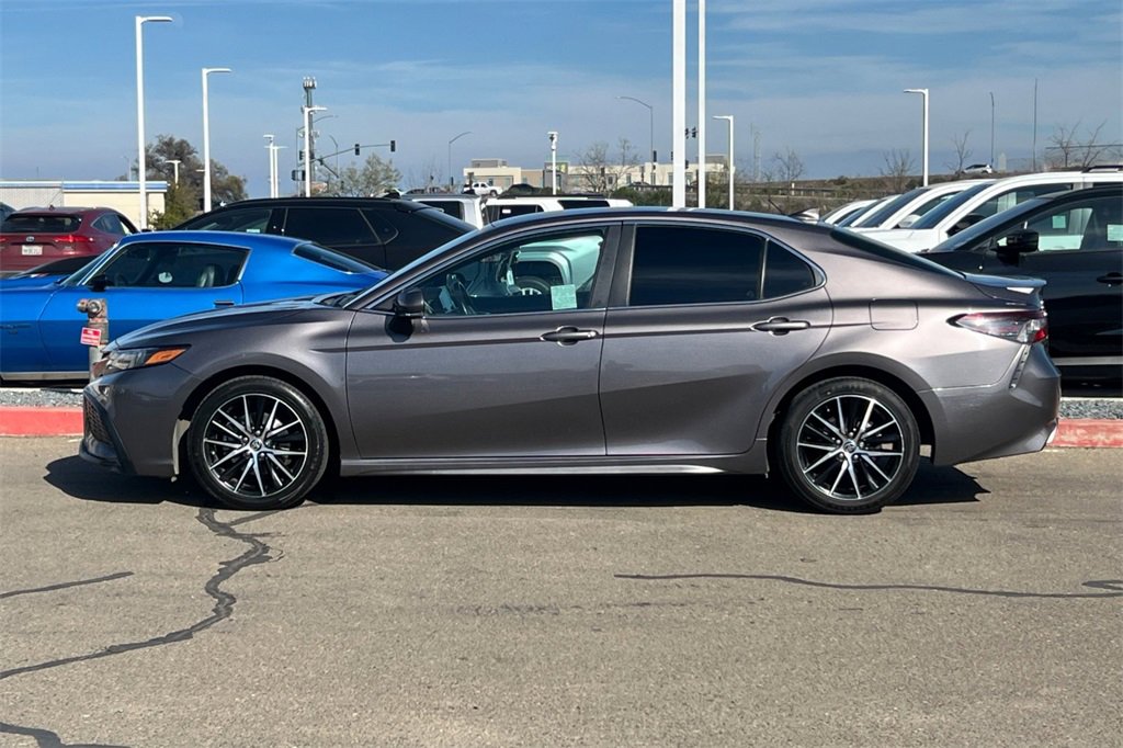 Used 2022 Toyota Camry SE image 9