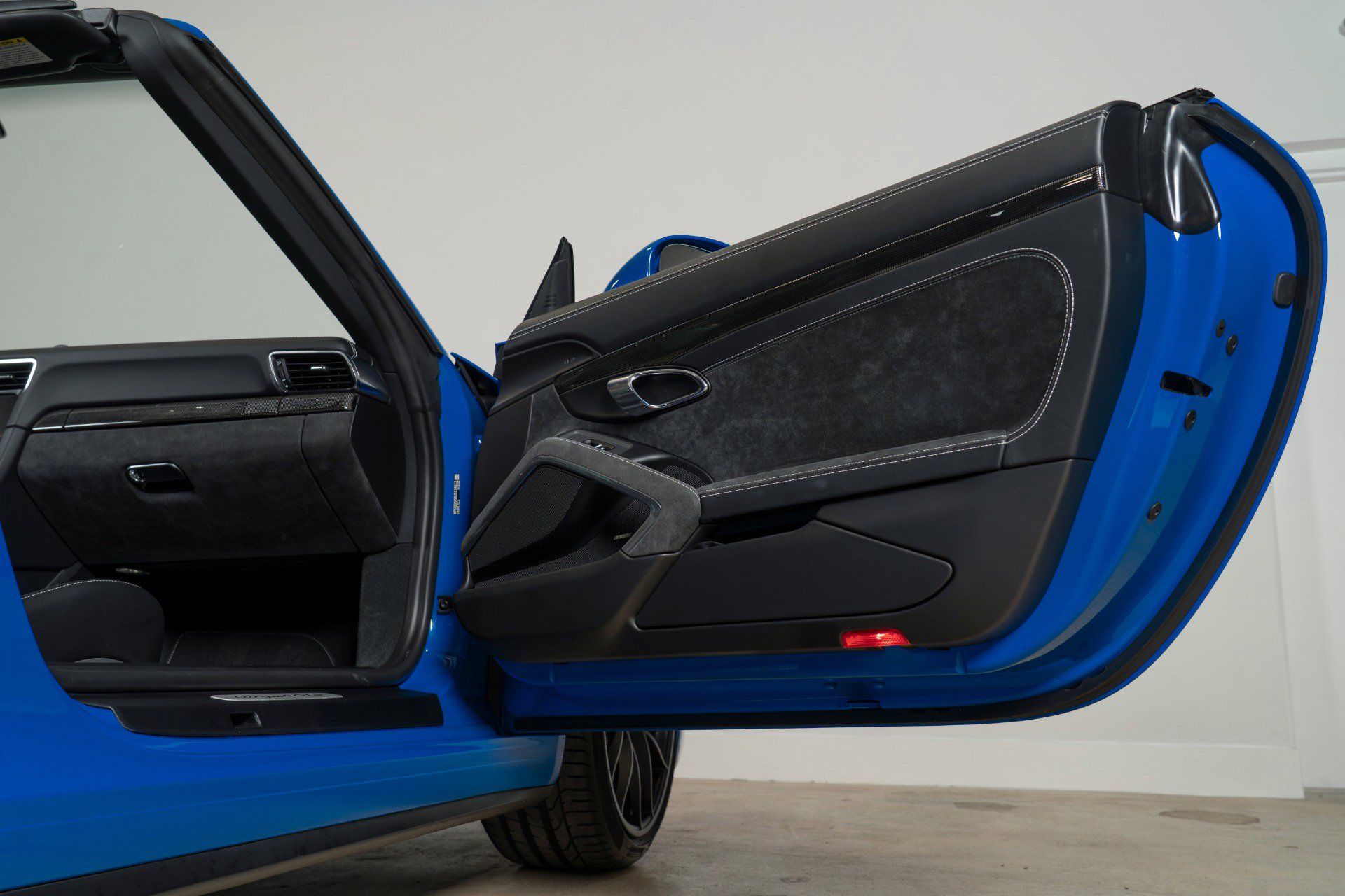 Used 2018 Porsche 911 Targa 4 GTS image 37