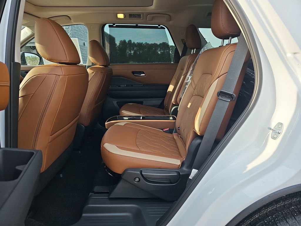 New 2026 Nissan Pathfinder Platinum w/ Lighting Package FWD image 19