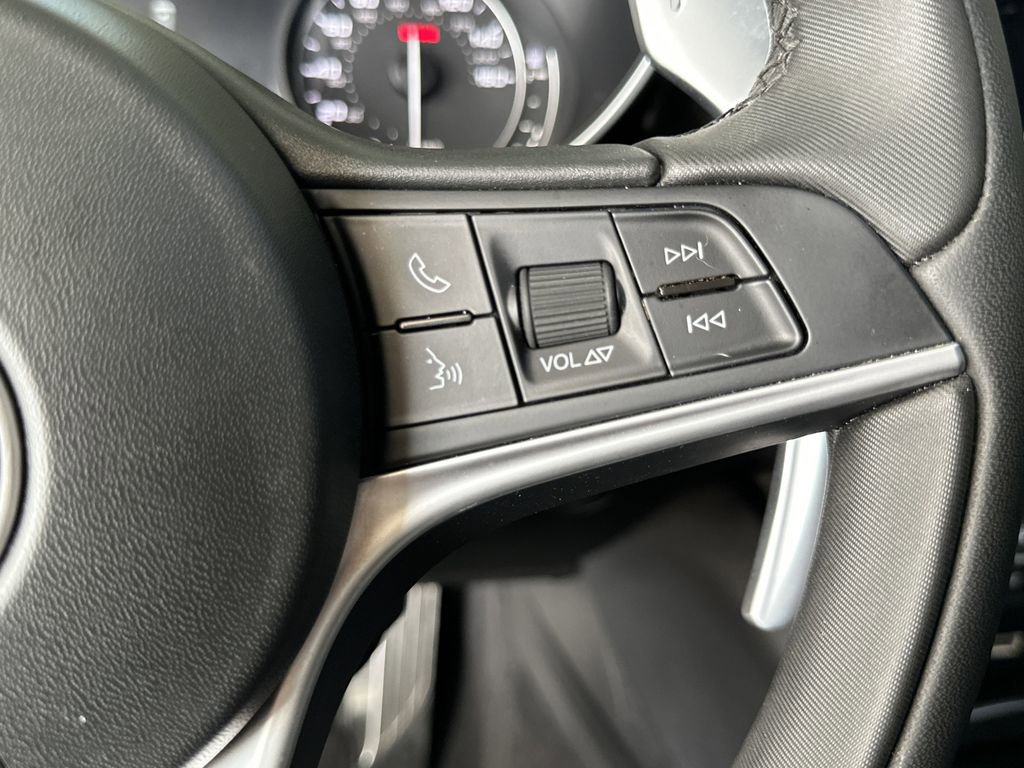 Used 2019 Alfa Romeo Giulia Ti Sport w/ Quick Order Package 22U Sport RWD image 21