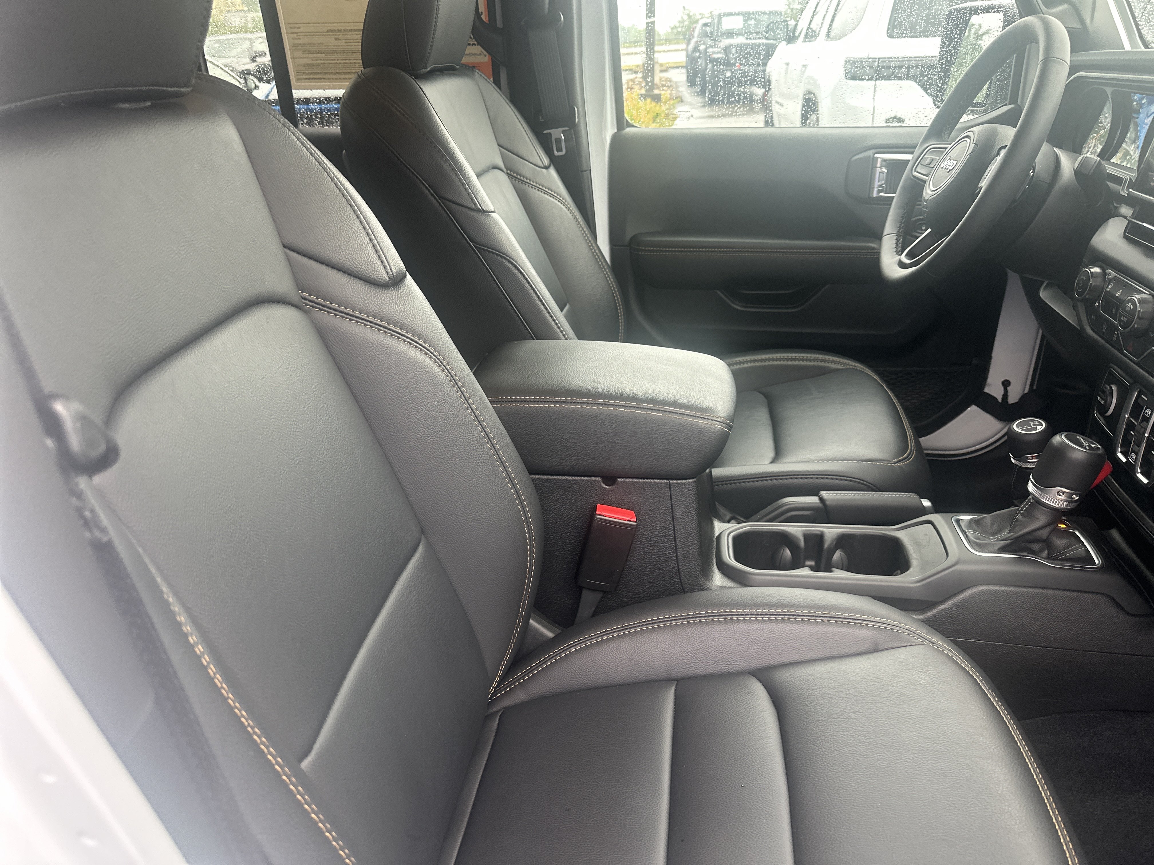 Used 2025 Jeep Gladiator Sport AWD/4WD image 33