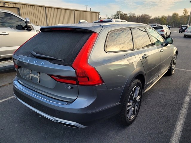 Used 2017 Volvo V90 T6 Cross Country image 9