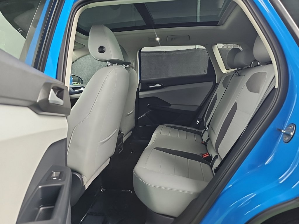 Used 2023 Volkswagen Taos SE w/ Panoramic Sunroof Package FWD image 34