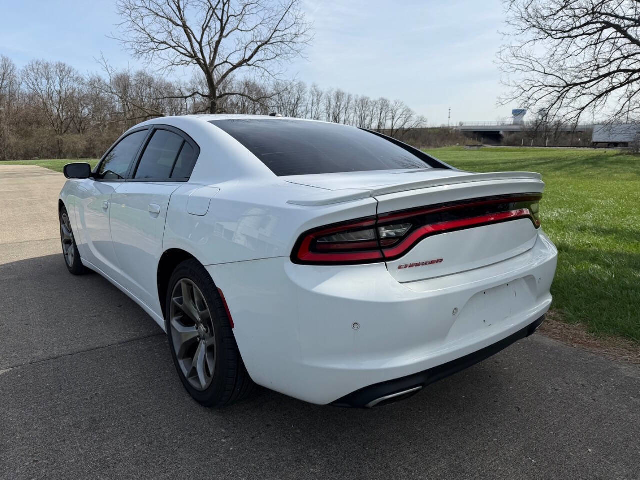 Used 2015 Dodge Charger SE w/ Power Sunroof Group image 8
