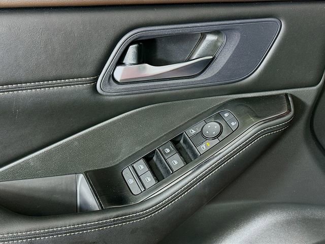 Used 2023 Nissan Rogue SV w/ SV Premium B Package image 22