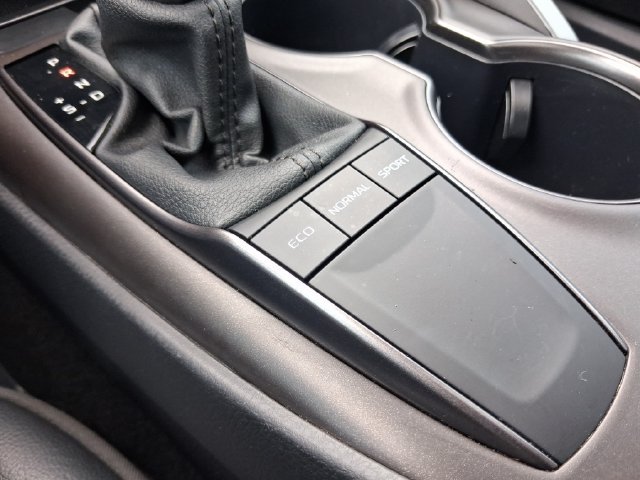 Used 2024 Toyota Camry SE w/ Convenience Package FWD image 20