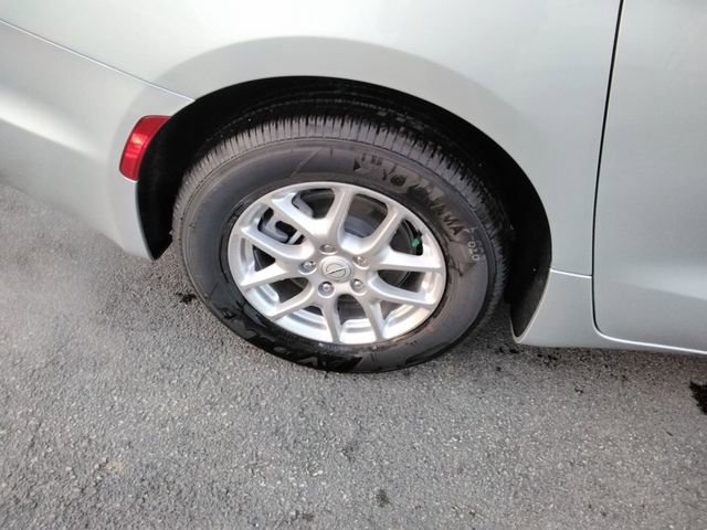 New 2026 Chrysler Pacifica Select FWD image 18