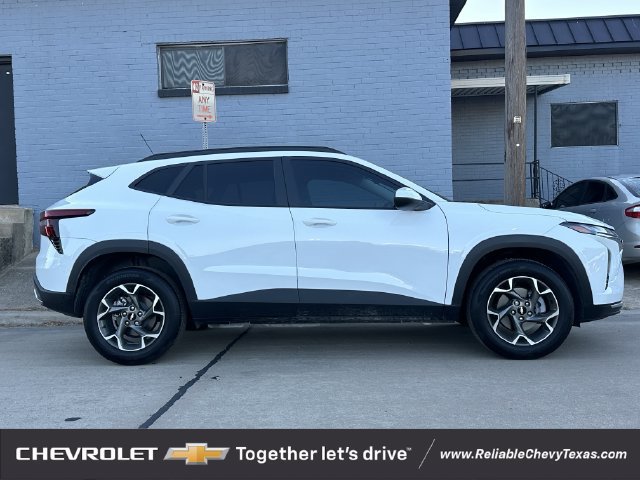 Used 2026 Chevrolet Trax LT FWD image 3