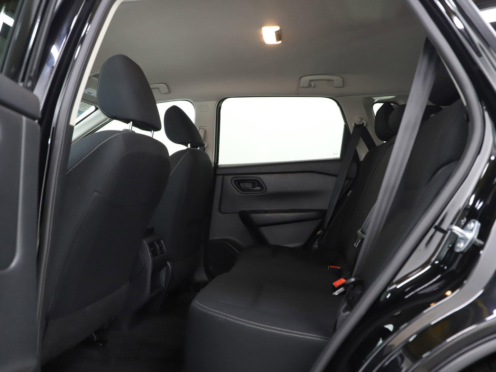 Used 2024 Nissan Rogue S image 18