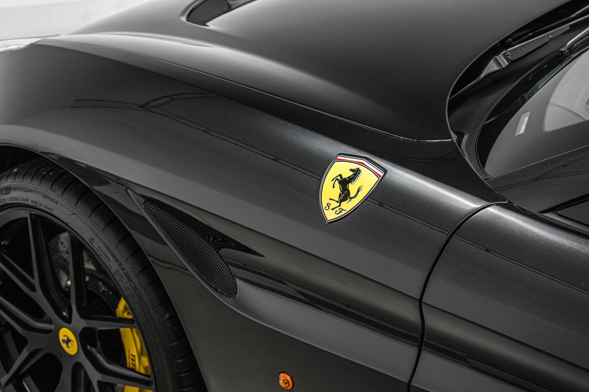 Used 2015 Ferrari California T image 36