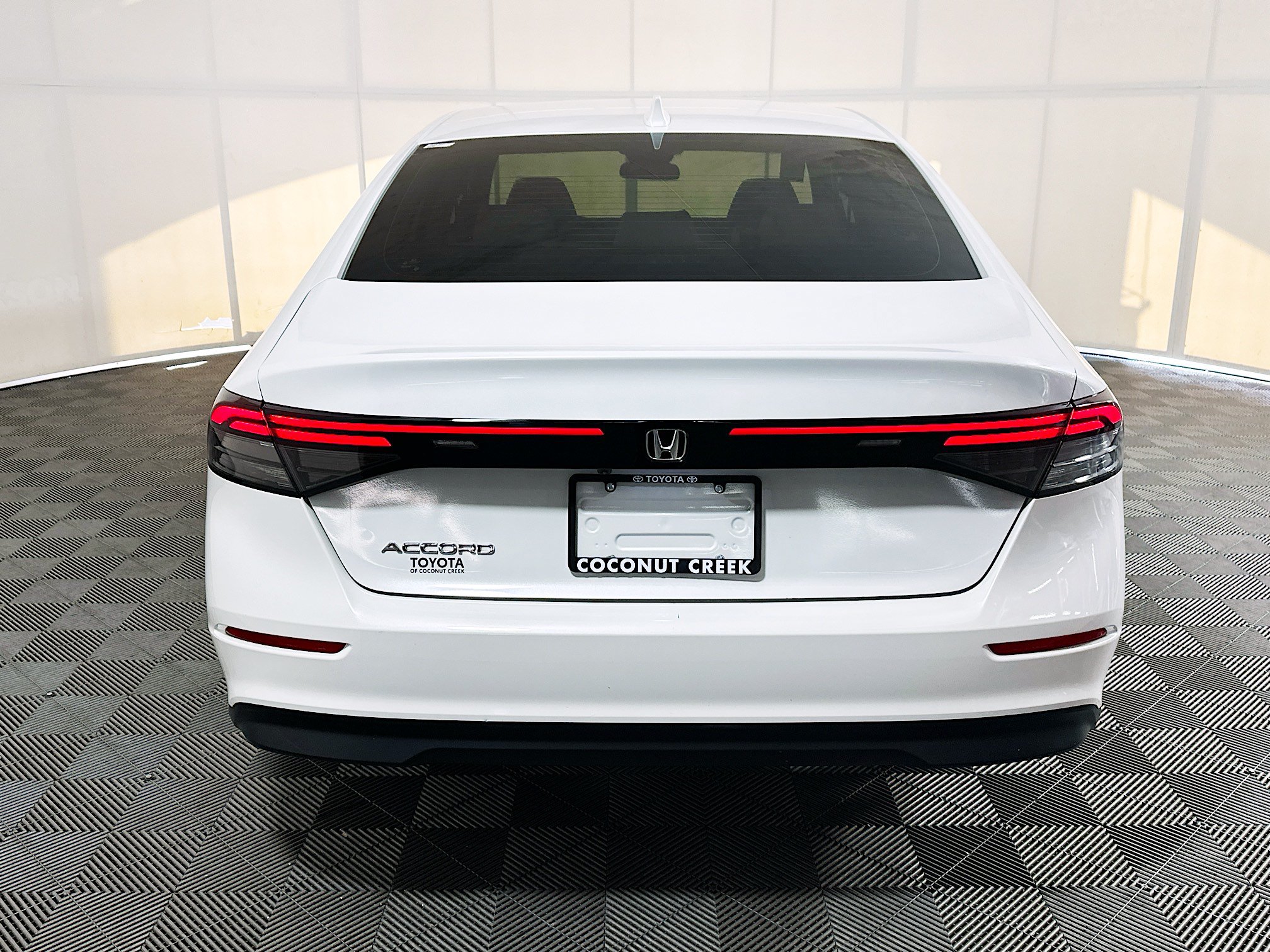 Used 2023 Honda Accord LX image 4