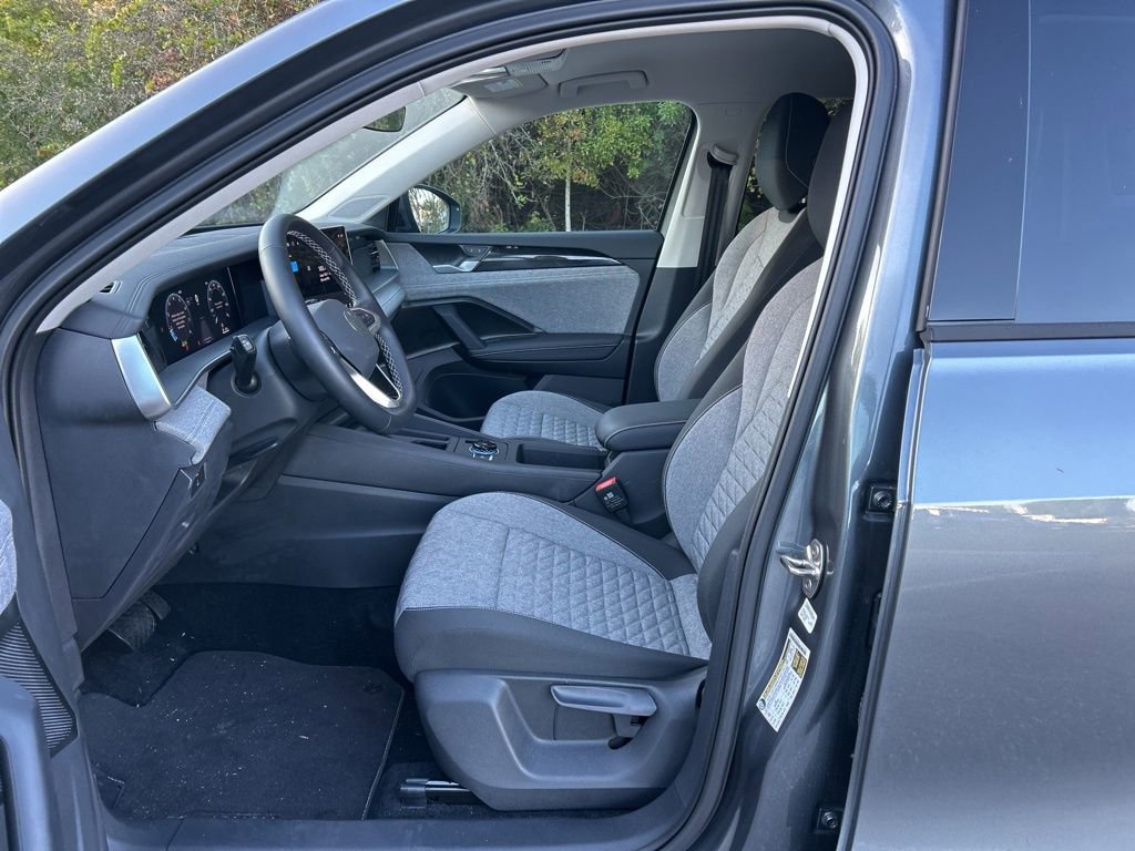 Used 2025 Volkswagen Tiguan S image 15